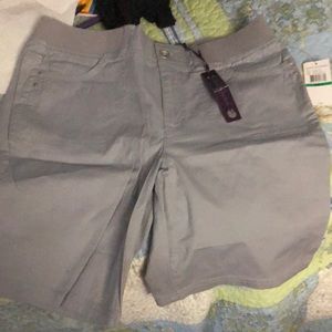 NWT Gloria Vanderbilt size 12 shorts in m gray